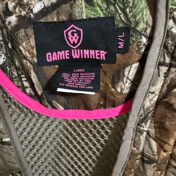 Game Winner Women's Camo Hunting Vest - Picture 2 of 3
